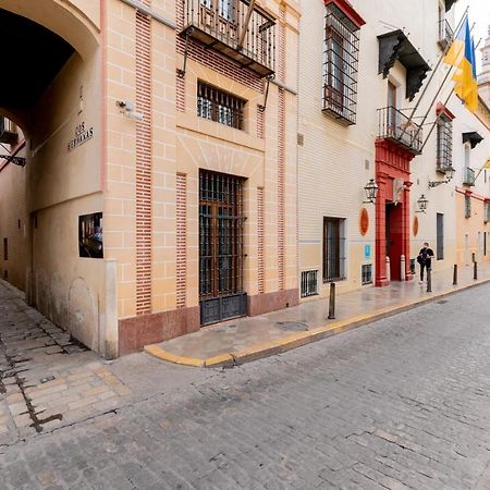 Bonito Callejon En La Juderia By Thegoodtourist Sewilla Zewnętrze zdjęcie