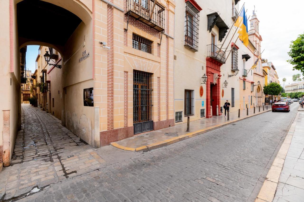 Bonito Callejon En La Juderia By Thegoodtourist Sewilla Zewnętrze zdjęcie