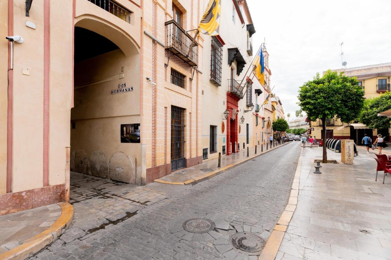 Bonito Callejon En La Juderia By Thegoodtourist Sewilla Zewnętrze zdjęcie